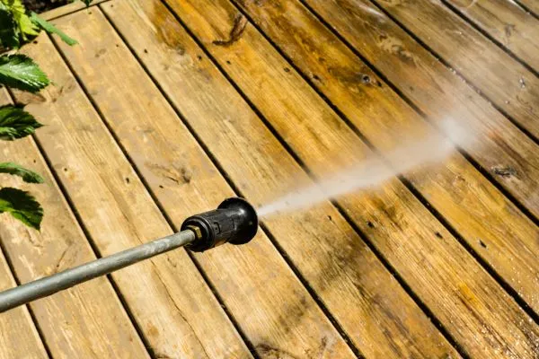 Initial Assessment and Free Estimate of pressure washing