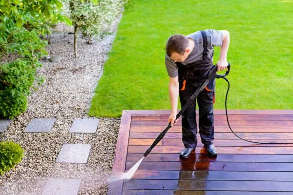 we use Advanced Equipment of pressure washing